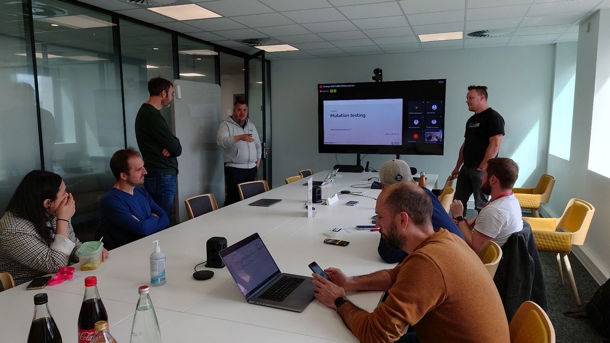 tverhoken's tweet image. Aujourd'hui, j'ai eu l'occasion de jouer ma présentation #mutationtesting chez @purse_eu pour un #brownbaglunch.
Merci @thomasrecloux pour l'invitation 🙂
Merci @purse_eu de m'avoir fait une place dans vos locaux pour la journée 🙂
Merci @GuillaumeWallet pour la photo 😉