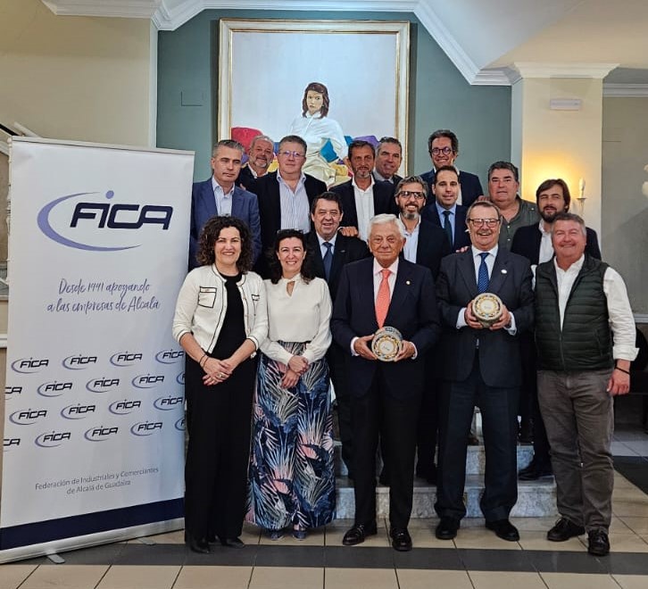 camaradesevilla's tweet photo. 🤝La @camaradesevilla se reúne con @ficaalcala y con #empresarios de #AlcaláDeGuadaíra para exponerles los próximos #proyectos y los programas #formativos y los relacionados con la #digitalización, #internacionalización y #competitividad.
Más info ⤵️
https://t.co/MKyy4rUiMz https://t.co/FKmUCVUSwy