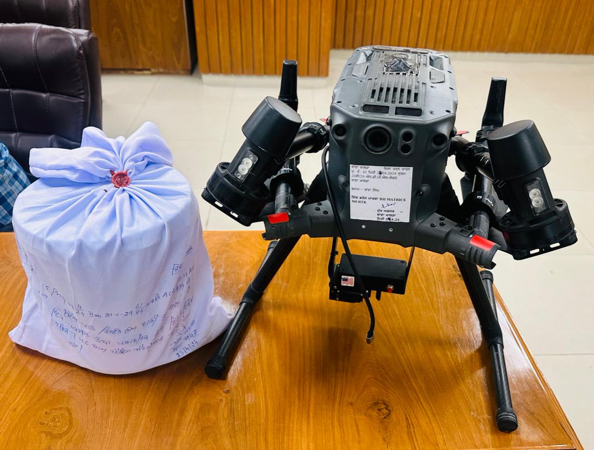 In a major breakthrough against trans-border narcotic smuggling networks, @TarnTaranPolice arrests 1 drug smuggler and recovers 3.166 Kg Heroine & 1 Drone near the Indo-Pak border Drones were used to transport drugs from #Pakistan FIR under NDPS Act has been registered and