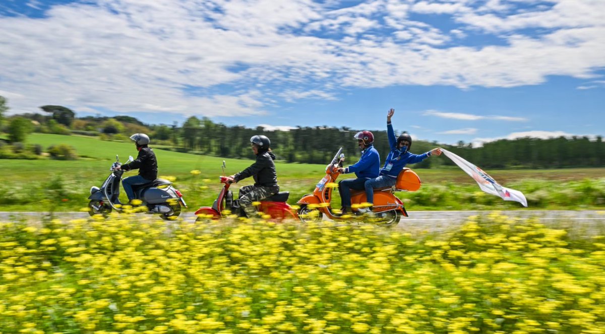 Piaggio_Group's tweet image. #VespaWorldDays event has come to a close and it was a record-setting edition: over 20000 Vespas arrived from 5 continents and more than 30000 Vespisti with them. Vespa Clubs from 55 countries were represented 🛵#PiaggioGroup #Vespa @Vespa_Official