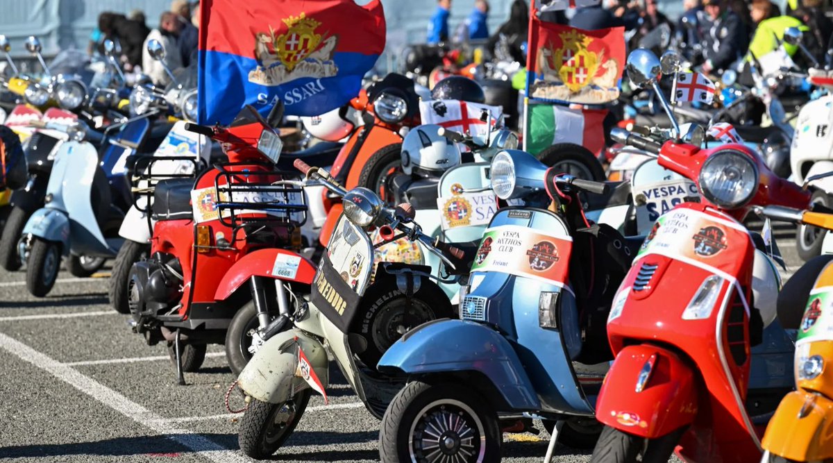 Piaggio_Group's tweet image. #VespaWorldDays event has come to a close and it was a record-setting edition: over 20000 Vespas arrived from 5 continents and more than 30000 Vespisti with them. Vespa Clubs from 55 countries were represented 🛵#PiaggioGroup #Vespa @Vespa_Official