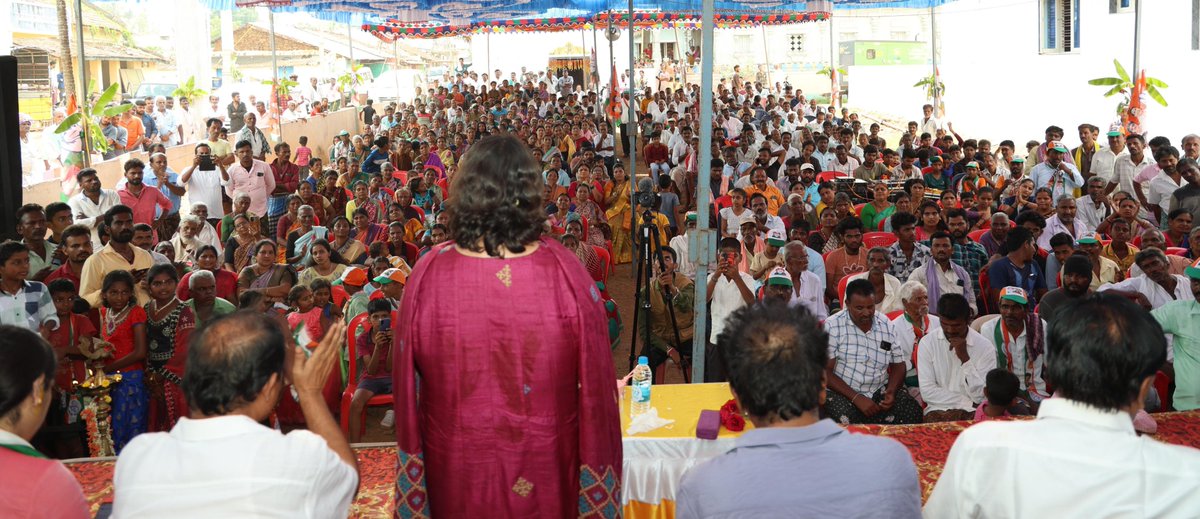 Geetha_Shivann's tweet photo. ಶಿವಮೊಗ್ಗ ಗ್ರಾಮಾಂತರ ವಿಧಾನಸಭಾ ಕ್ಷೇತ್ರದ ಮೈದೊಳಲು ಗ್ರಾಮದಲ್ಲಿ ಆಯೋಜಿಸಲಾಗಿದ್ದ ಗುಡುಮಘಟ್ಟ, ಮೈದೊಳಲು ಹಾಗು ಆಗರದಹಳ್ಳಿ ಗ್ರಾಮ ಪಂಚಾಯತಿ ಮಟ್ಟದ ಪ್ರಚಾರ ಸಭೆಯಲ್ಲಿ ಭಾಗವಹಿಸಿ ಮತಯಾಚನೆ ಮಾಡಿದೆನು.
#ParliamentElection2024 #memberofparliament #LokSabhaElections2024 #MadhuBangarappa #memberofparliament https://t.co/SrL94eql0y