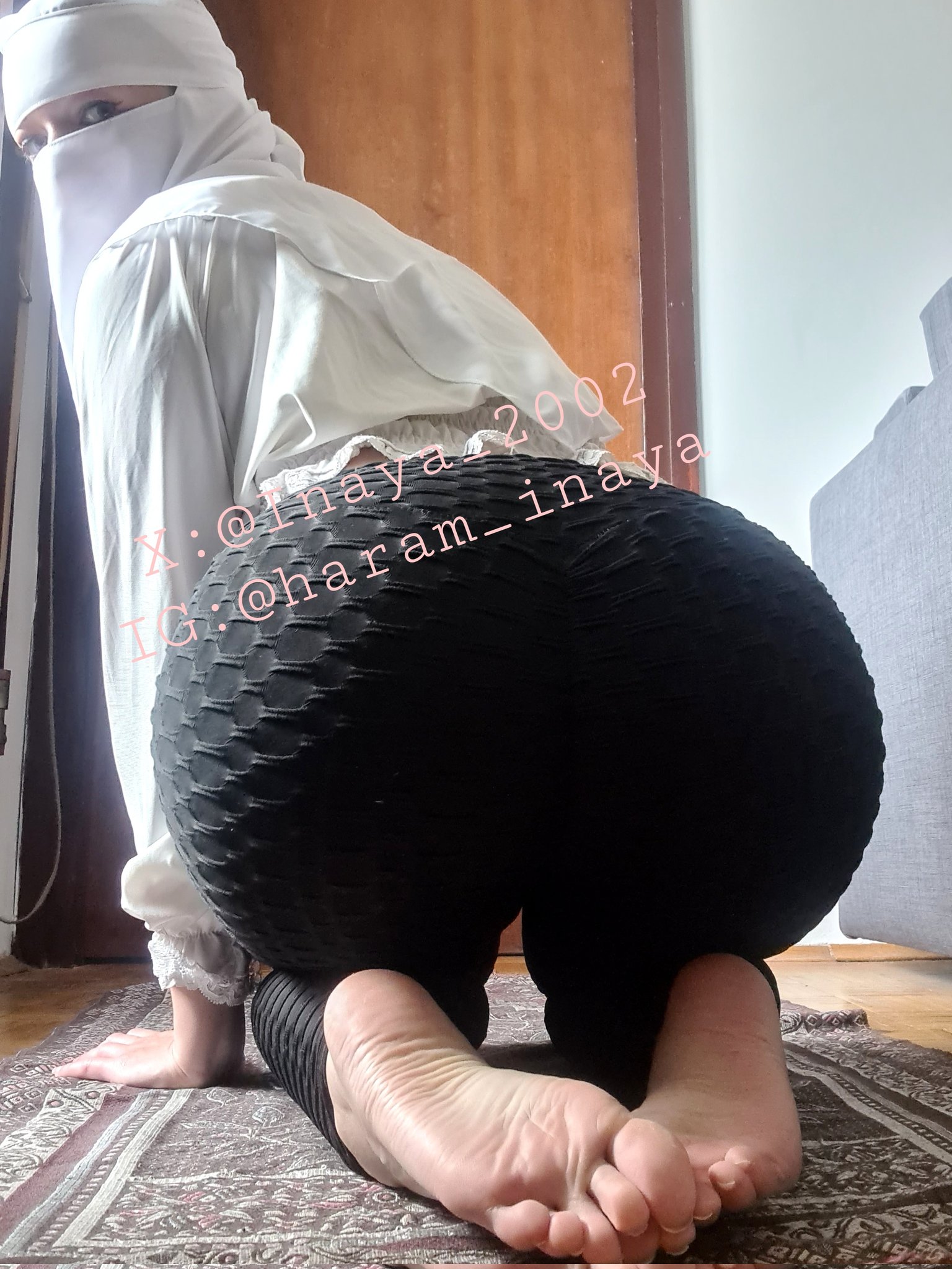 Inaya on X: Just about to pray Dhuhr, but this leggings struggle brings a  whole new meaning to HumpDay! Hows your day going? hijab muslimah  leggings niqab muslimgirls booty wednesdaythought bwc  WednesdayMotivation 