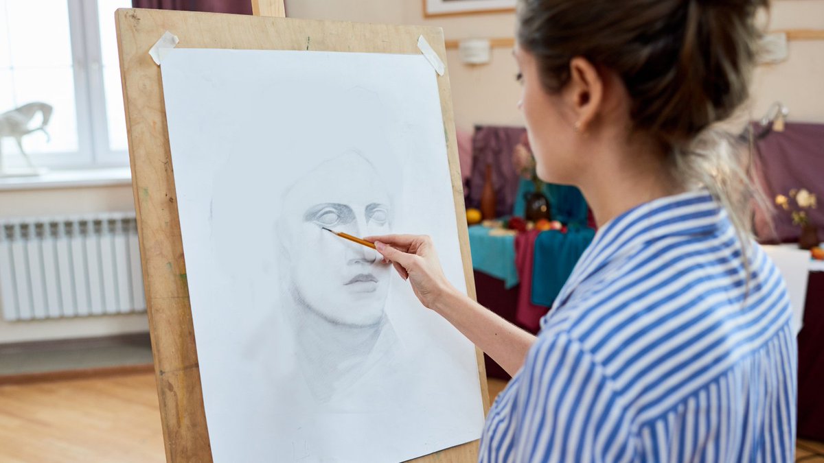 ✍️ Come to practise both #drawing and your #French in a friendly group! The 'French & Art : Drawing creative lab in French' welcomes French learners from A2 level, no previous knowledge of drawing is needed! 27 April, 25 May and 29 June at @ifecosse 🎟️ bit.ly/3w3oBx5