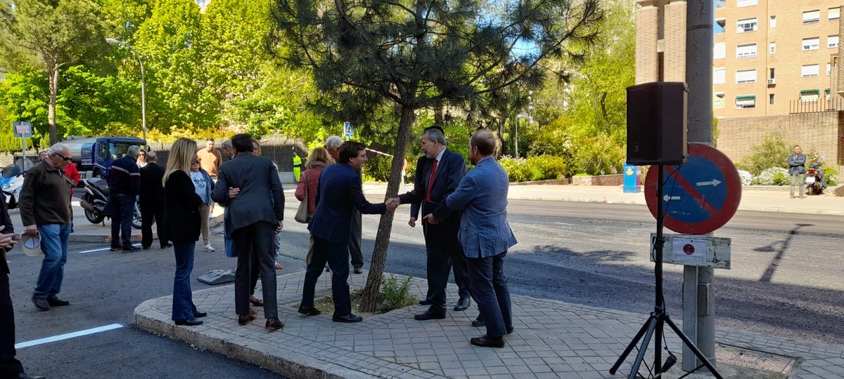 javloma's tweet photo. Hoy se ha colocado la primera mezcla aromatizada a nivel mundial en la operación asfalto del @MADRID . Resultado de las investigaciones del cluster @uaxuniversidad  @PADECASA y #kao. Para este caso, con aromas de mango.  #XXIICILA @angelsampi https://t.co/cLhMLFZd8N