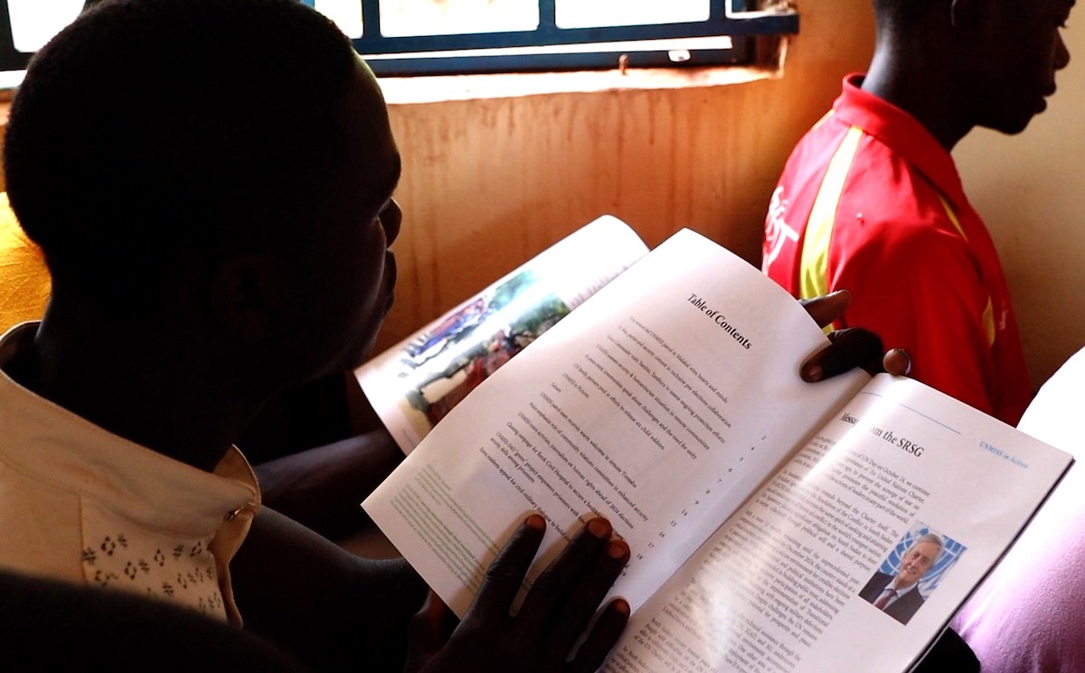 Children’s rights, sexual & gender-based violence, early & forced marriages and their negative impact on education are crucial and ever-topical issues in #SouthSudan. @UNPOL officers serving with #UNMISS recently discussed them with secondary students in Yambio. #A4P #PeaceBegins