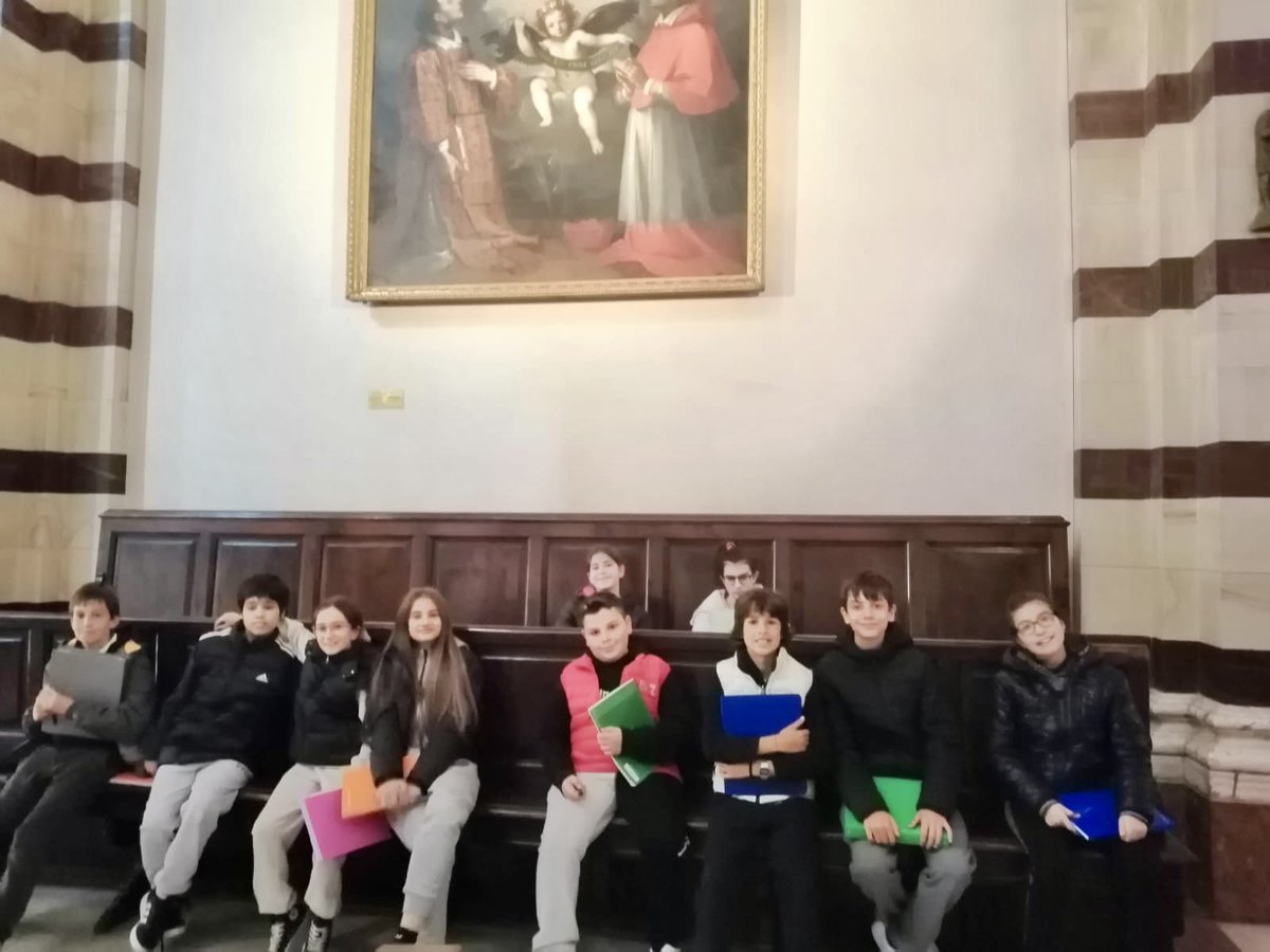 MedieChelli's tweet photo. Breve laboratorio di poesia in Duomo per i nostri ragazzi di prima con la Prof. Leoni.

#poesia #duomo #laboratorio #scuolamedia #mediechelli https://t.co/dAINa4zB6e