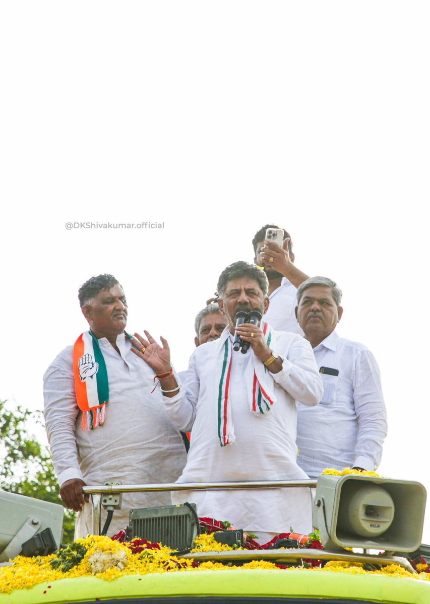 DKShivakumar's tweet photo. ಲೋಕಸಭಾ ಚುನಾವಣೆ ಹಿನ್ನೆಲೆಯಲ್ಲಿ ಕನಕಪುರದ ಹೊಸದುರ್ಗದಲ್ಲಿ ಶ್ರೀ @DKSureshINC ಅವರ ಪರ ಪ್ರಚಾರ ಮಾಡಿ ಮತ ಯಾಚಿಸಿದೆ.
#KarnatakaCongress #KarnatakaPolitics
#LokSabhaElections2024 #BangloreRural