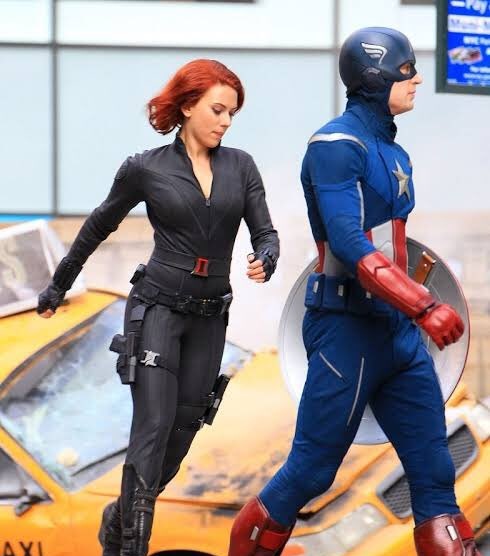 scarlett johansson and chris evans on the set of the avengers movie