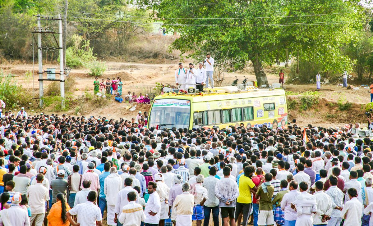 DKShivakumar's tweet photo. ಲೋಕಸಭಾ ಚುನಾವಣೆ ಹಿನ್ನೆಲೆಯಲ್ಲಿ ಕನಕಪುರದ ಹೊಸದುರ್ಗದಲ್ಲಿ ಶ್ರೀ @DKSureshINC ಅವರ ಪರ ಪ್ರಚಾರ ಮಾಡಿ ಮತ ಯಾಚಿಸಿದೆ.
#KarnatakaCongress #KarnatakaPolitics
#LokSabhaElections2024 #BangloreRural
