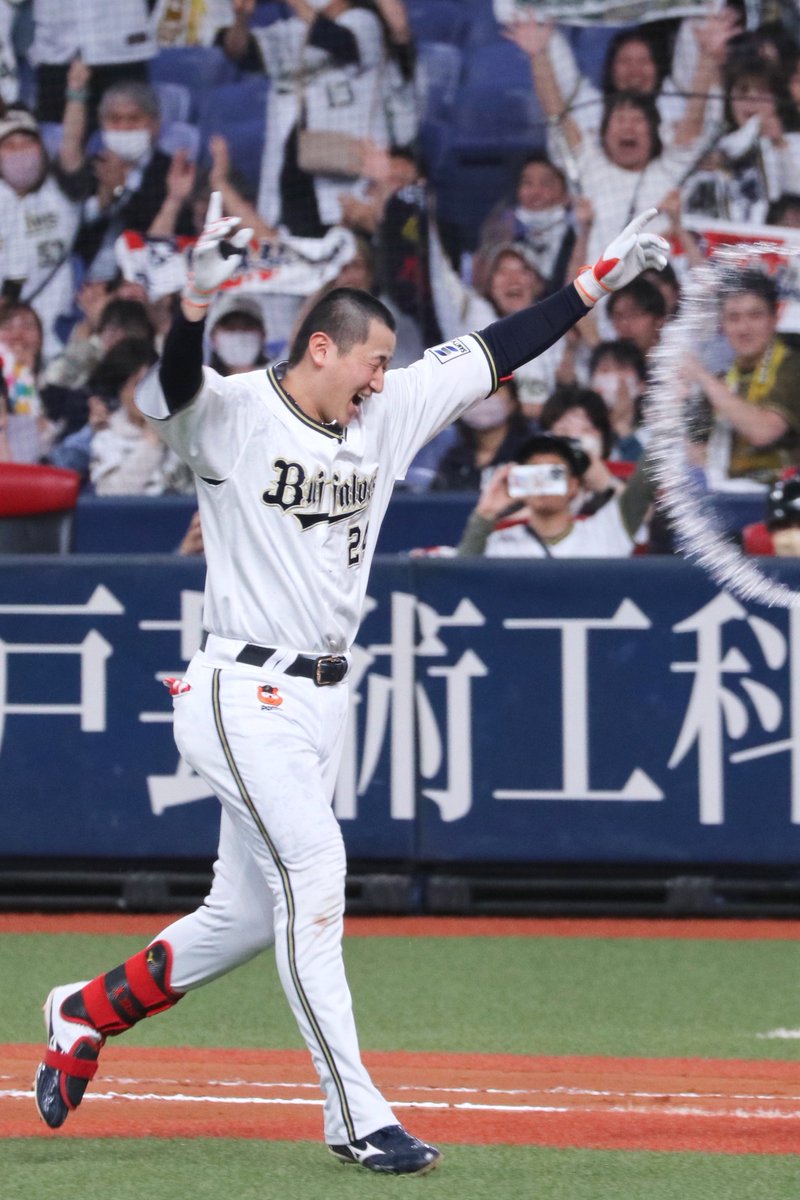 Bs_Hirochan's tweet photo. サヨナラおりほーーー！！😆🎉
紅林最高！！！！！！

#Bs2024 #オリックス #BsGravity
@SAAYA_BsG_381 https://t.co/Mzdwe6b5QK