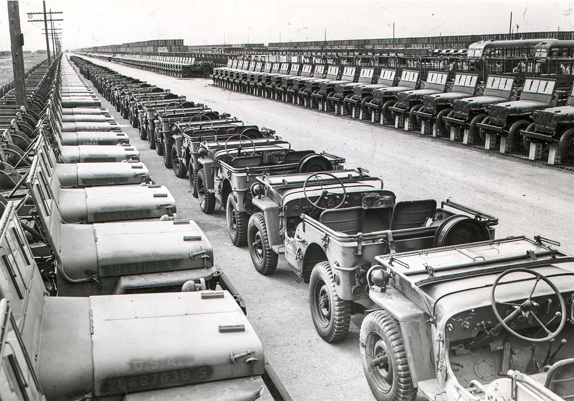 Military Jeeps ready to ship are lined up as far as the eye can see on November 28, 1947, at the Willys-Overland in Toledo, Ohio! #vintage #wednesdaywisdom #legends #history ........ Happy Wednesday! #wednesday ....... 📸 Toledo Times #jeep #jeeplife #legendary1941