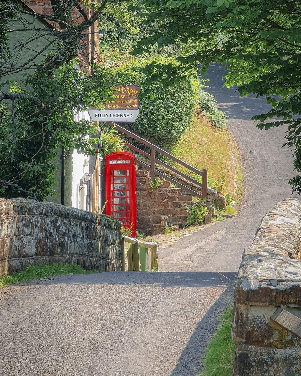 Birch Hall Inn 🍻 The Smallest Pub In Yorkshire