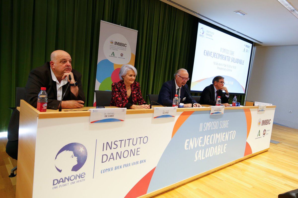 🍏¿Hay dietas para vivir más y mejor? En el III Simposio del @DanoneInstituto y del IMIBIC resaltó la influencia de la alimentación en el envejecimiento saludable, destacando la importancia de una alimentación adaptada a cada etapa vital 📰Lee la noticia👉lc.cx/j0BYP4