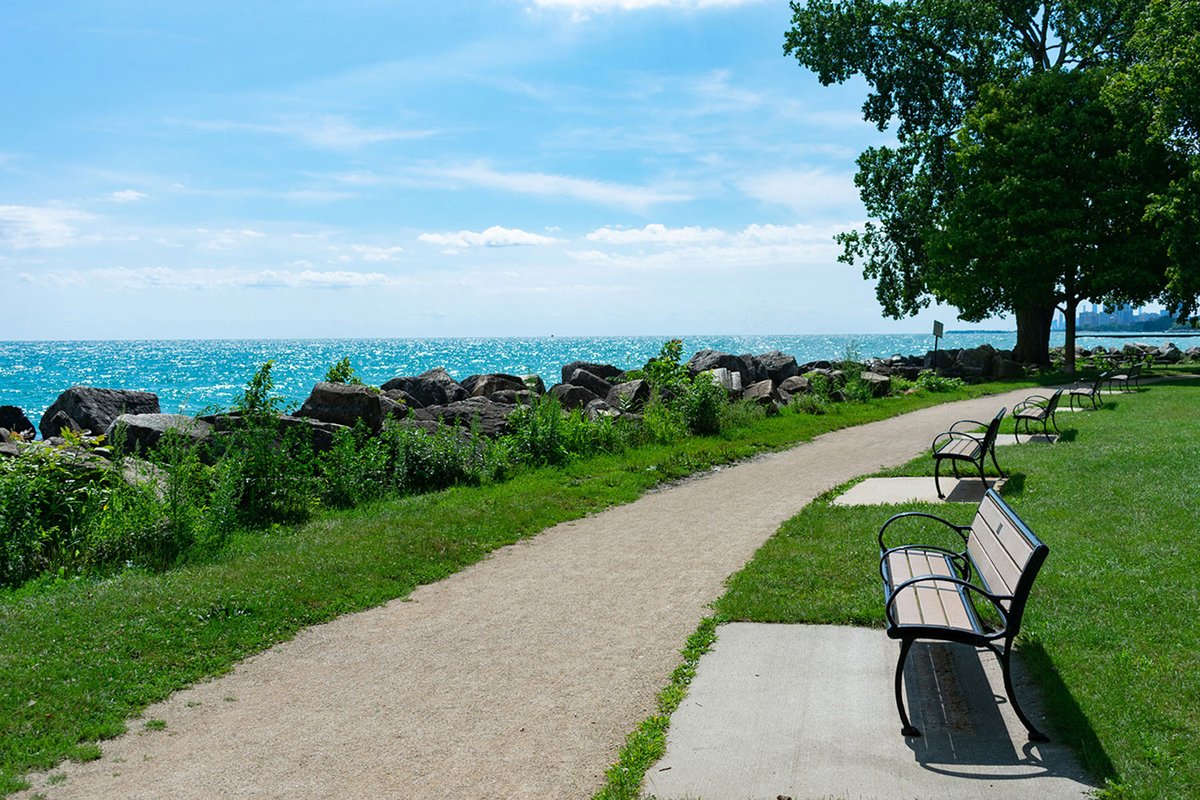 The 10-hour bike ride from Chicago to Milwaukee is flat, scenic, and always close to a bar. Elizabeth Gomez does the trip without (too much) complaining: trib.al/EcInvLm