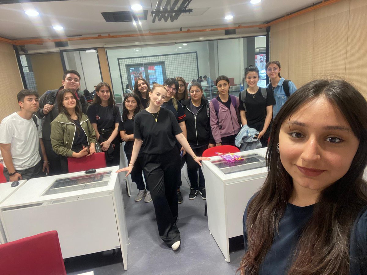 aguyouth's tweet photo. Creative Hub Sosyal Kuluçka Merkezi bünyesinde yürütülmekte olan SHE++ projesinin ilk etkinliği düzenlendi.
Etkinlikte, Ahmet Eren Anadolu Lisesi öğrencilerine Java, Phyton, Autocad ve Matlab'a temel giriş eğitimi verildi. https://t.co/a63fWzFZ4J