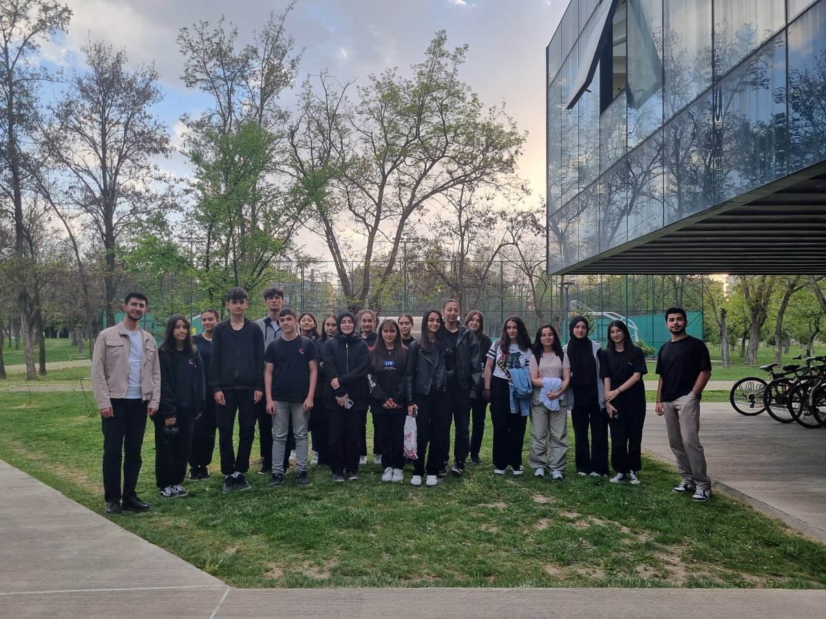 aguyouth's tweet photo. Creative Hub Sosyal Kuluçka Merkezi bünyesinde yürütülmekte olan SHE++ projesinin ilk etkinliği düzenlendi.
Etkinlikte, Ahmet Eren Anadolu Lisesi öğrencilerine Java, Phyton, Autocad ve Matlab'a temel giriş eğitimi verildi. https://t.co/a63fWzFZ4J
