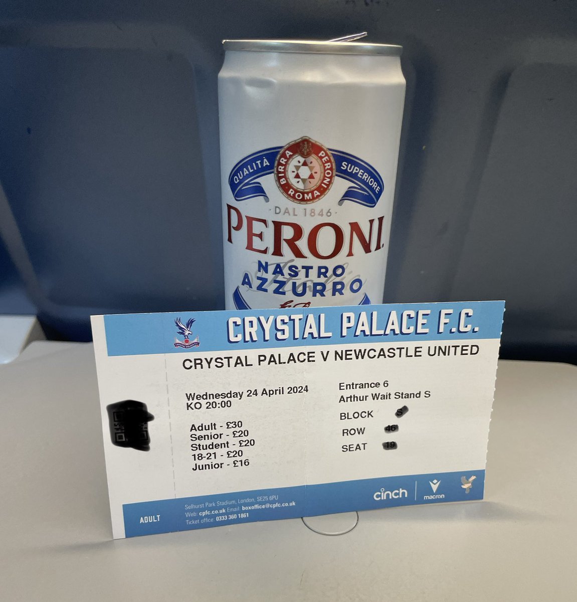 Tynemouth_Mag's tweet photo. Crystal Palace bound. 👍🏼🚂🍺🏨⚽️🖤🤍 https://t.co/nEAMDOZOTG