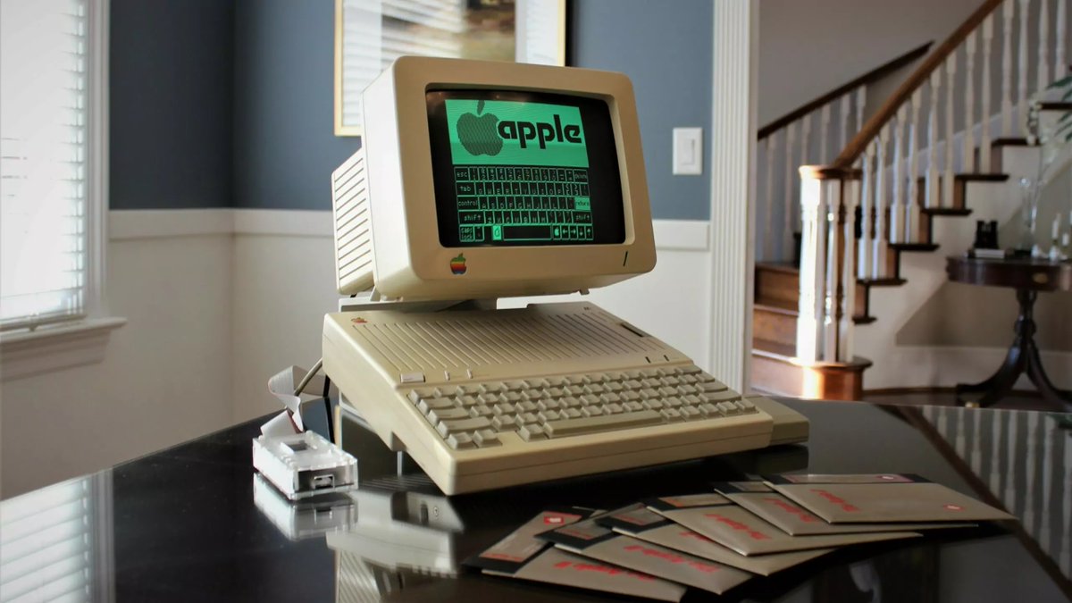 OTD in 1984, @Apple introduced its Apple IIc, a portable machine with the same operating capacity as the standard IIe model. 💻🍏👉 bit.ly/49NEIxm #appleIIc #innovation #retrotech #computers