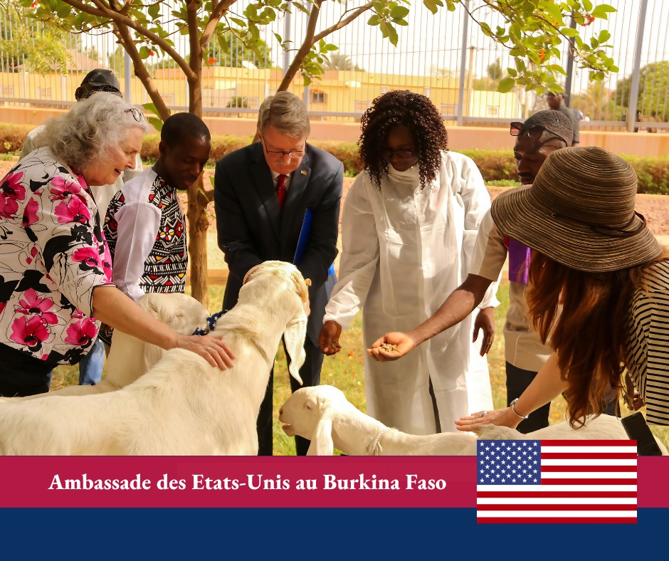 Celebration, this April 22, 2024, of the 54th #EarthDay with @USAID in Ouagadougou. A call for rethinking the impact of our lifestyles on environment, in particular the issue of #plastics management in connection with the protection of human health, animal health, the #planet.