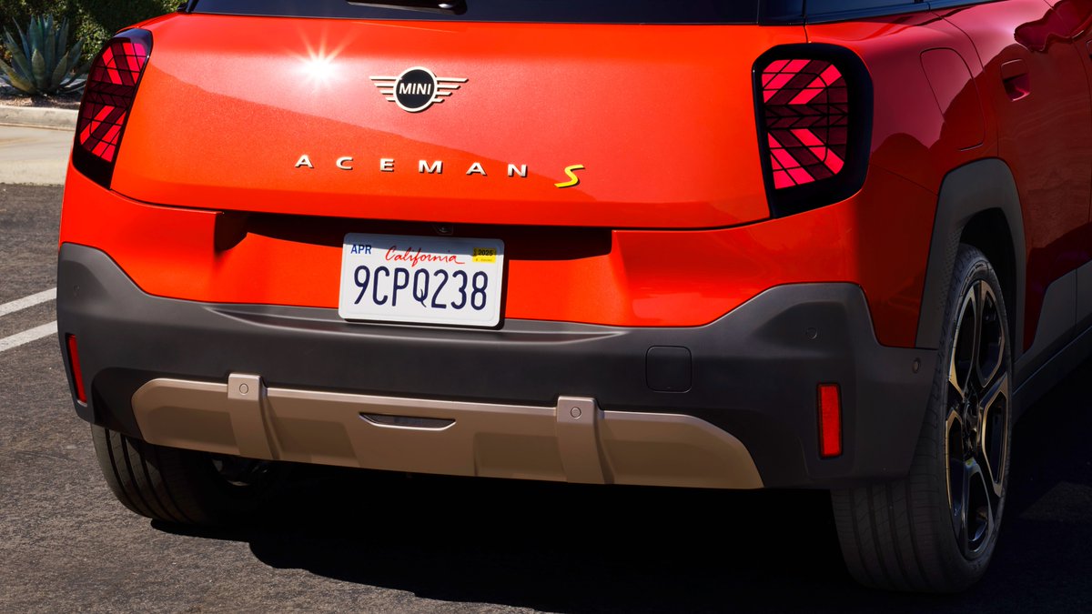 BMWGroup's tweet image. Meet the new MINI Aceman ⚡️

Featuring a solely all-electric powertrain, it brings a new level of excitement to our lineup. The crossover makes a progressive statement while staying true to the brand’s roots.

👉 b.mw/GPrI

#BMWGroup #MINI #MINIAceman