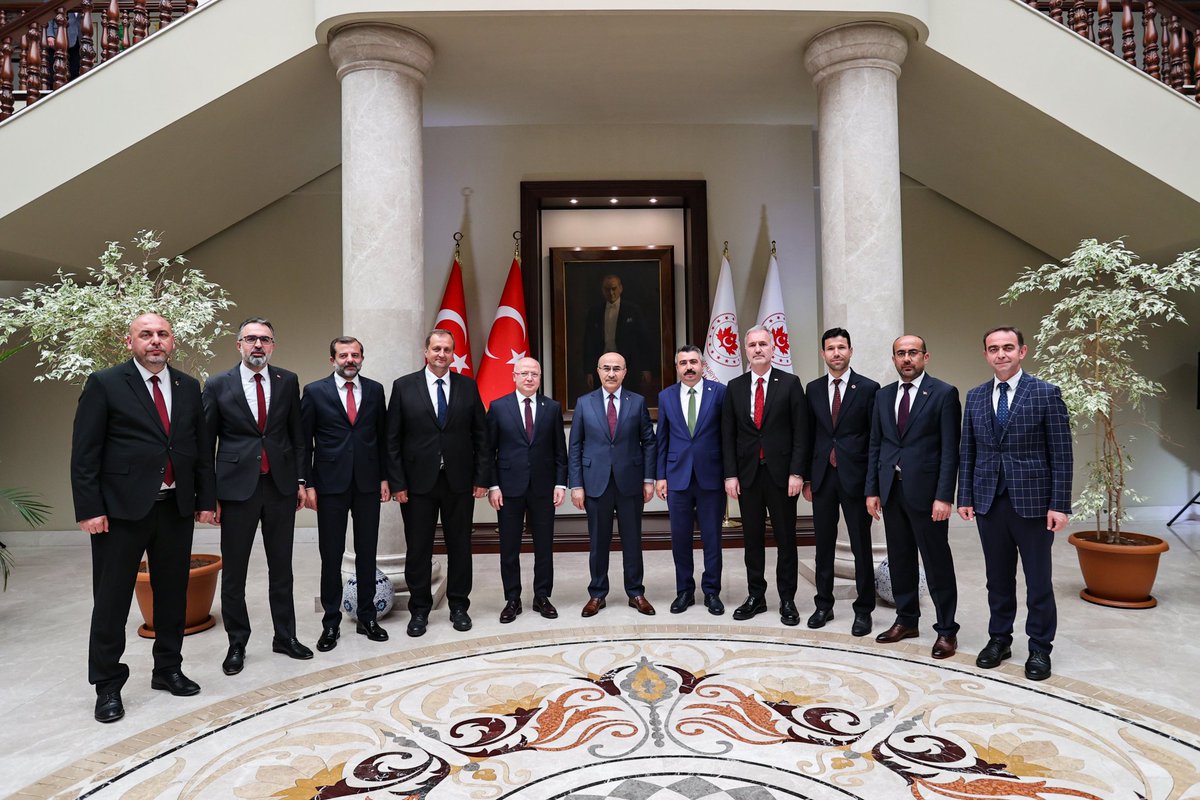 İl Başkanımız @davutgurkan ve Belediye Başkanı arkadaşlarımızla birlikte Valimiz @mahmutdemirttas 'ı ziyaret ederek istişarelerde bulunduk.