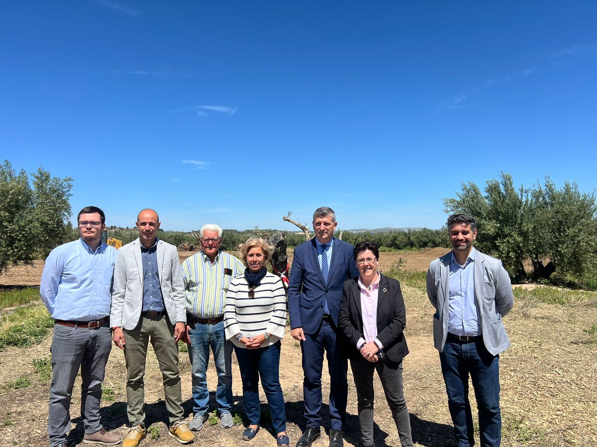 JuntaCordoba's tweet photo. El delegado @FranAcostaRosa realiza una visita técnica a las obras de la EDAR de Fuente Tójar
El proyecto es fruto de un convenio entre @AgriculturAnd   @dipucordoba y el Ayuntamiento  para agrupar las aguas residuales del núcleo urbano y conducirlas hasta la depuradora https://t.co/v121XNUSMv