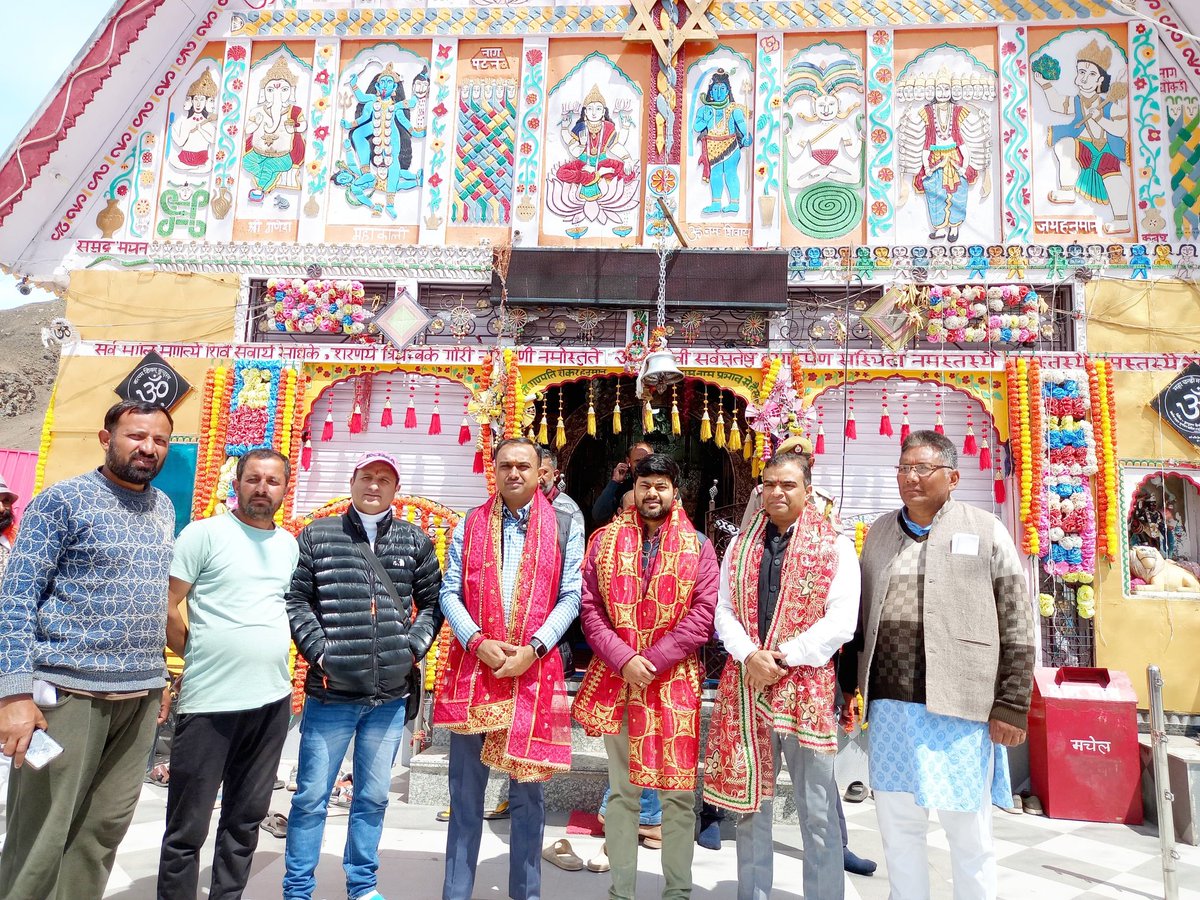 Divisional Commissioner Jammu @rameshkumarias today visited Shree Machail Mata Temple in Paddar, Kishtwar. He paid obeisance at the holy shrine, interacted with the stakeholders and reviewed preparations for the upcoming Shree Machail Mata Yatra 2024.