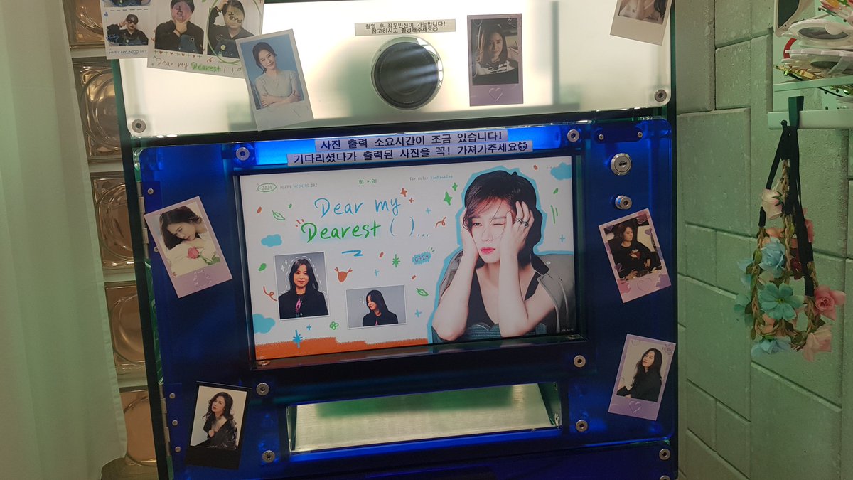 Boo_nie_'s tweet photo. 여기에있는 포토부스도 기웃거리면서 보고왔어요!(안찍은건 비밀) 여기저기 예쁘게꾸며주셔서 좋았었구,
올해도 열어주셔서
감사했습니다! 즐거운 최애생일하루였던것같아요!!🥳
덕분에잘구경했어요! 다시한번 감사하다는 말을 전해드립니다🙇‍♀️🙇‍♀️
#사랑하는_나의_4월_현주에게
#Dear_my_Dearest_hyunjoo https://t.co/z6Yev0NGWb