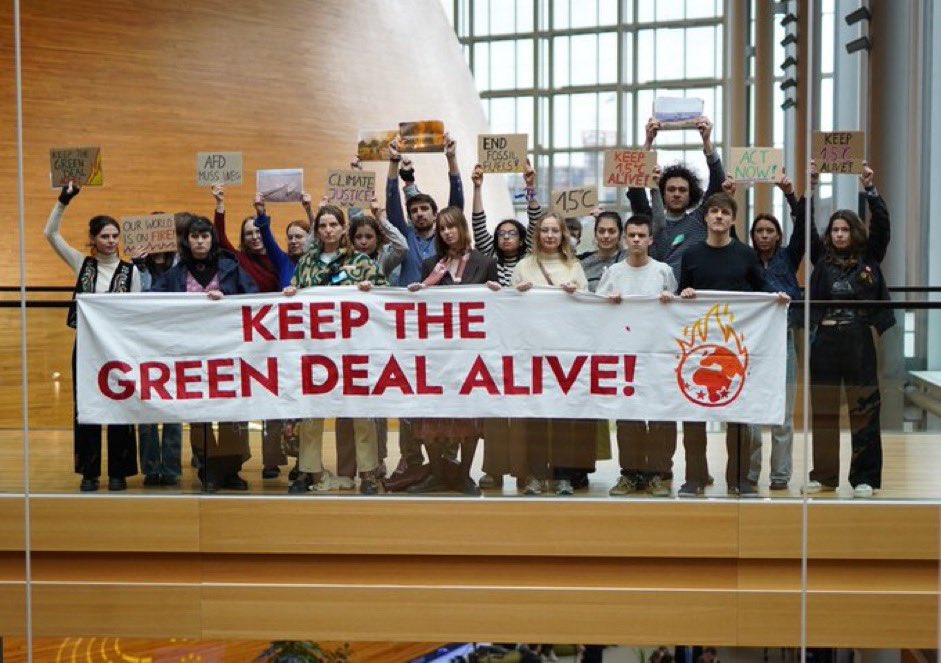 As conservatives & far right are blaming environmental regulations for EVERYTHING, we reminded MEPs today about the importance to #KeepTheGreenDealAlive 🔥

Climate, social & biodiversity crises don’t accept compromises, NEITHER WILL WE ✊