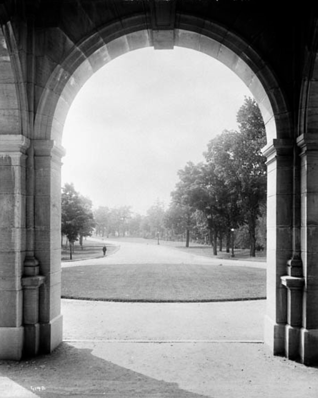 A passage to a different time… 🕰️

If you’ve been to #RideauHall, you probably stood in the very spot this photo was taken in 1918! 

The residence has over 150 years of history to explore. #VisitUs today!

#CanadianHistory