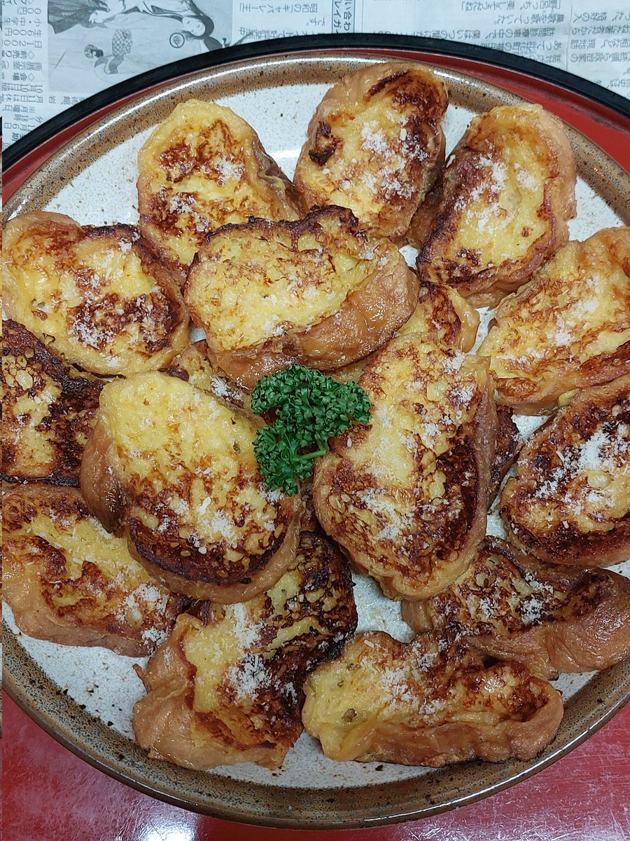 フランスパンが残ったので、明日の朝食にとフレンチトーストを作ってみました～🍞誰が食べるんだか〰️😅