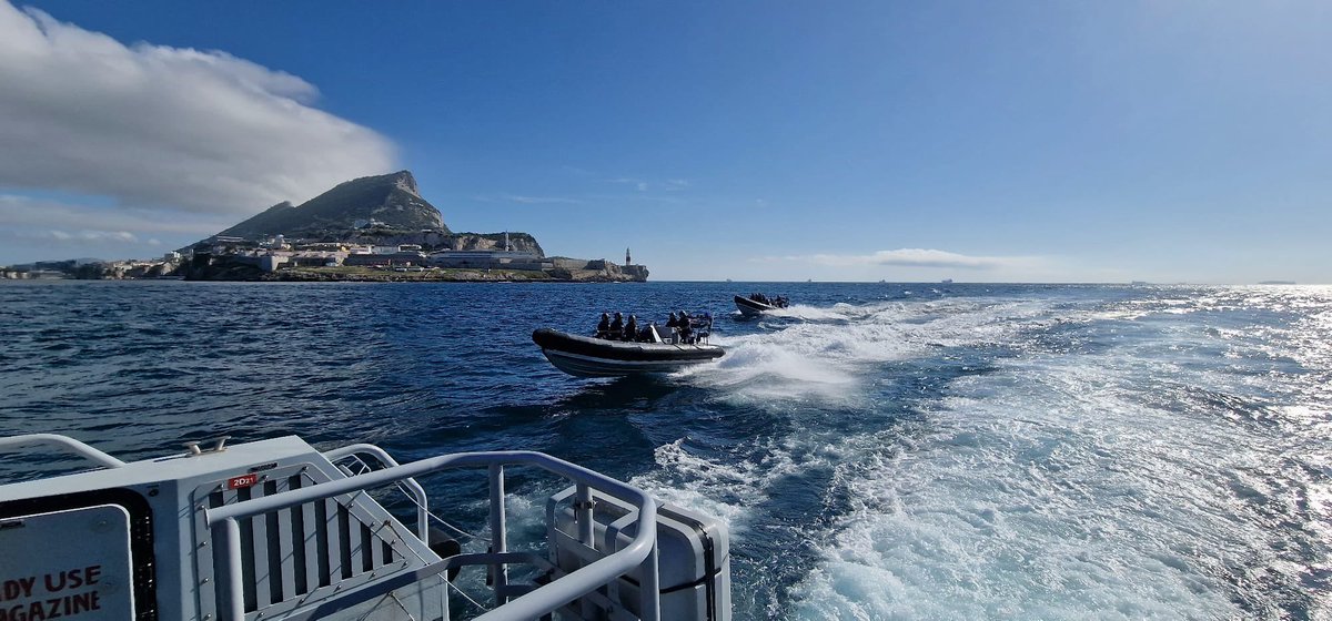 RNGibSqn's tweet photo. Training with @RNReserve continues with #HMSDAGGER at sea today. The Pacific 24 Seaboat is the backbone of the @RoyalNavy RHIBs and the experience gained here in #Gibraltar will enable smoother mobilisations in the future to support the front line! @MODGibraltar https://t.co/3YrjCeKqqx