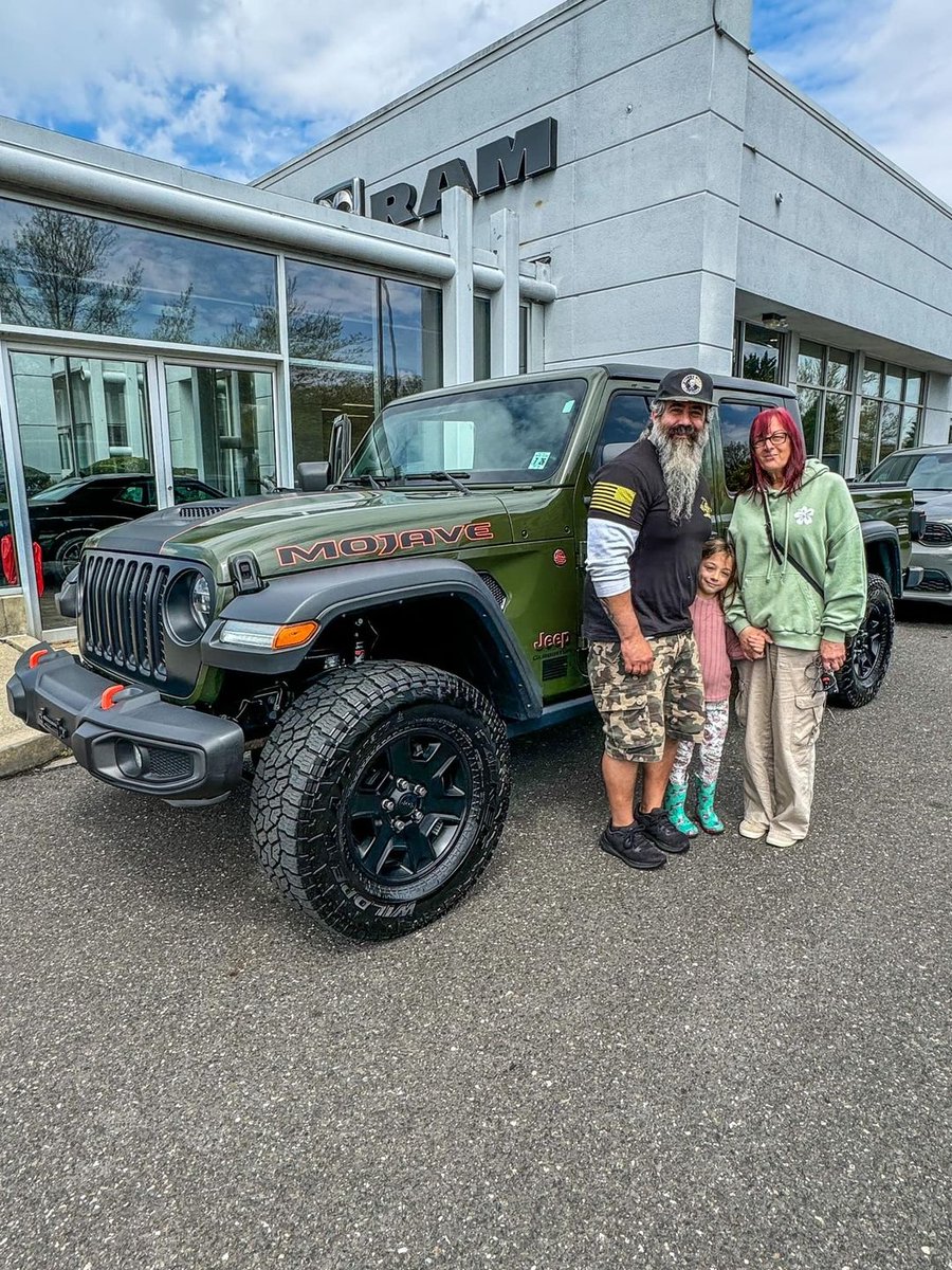 Congratulations to Crissy and family for their new #JeepGladiator Mojave 😎 If you're looking to join the Jeep family, our team is here ready to get you into the vehicle of your dreams 🤩 #Tvillecjdr #Auto #JeepLife #JeepUSA
