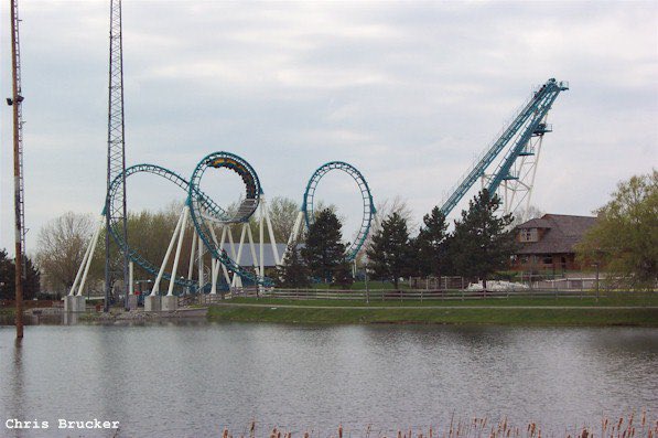 Hello! It’s April 24th! We’re clearly in the “B’s”, meaning you knew it was inevitable we were going to hit a Vekoma boomerang 😁. This one at Darien Lake in western NY is just simply, Boomerang! It opened in 1998, with the usual stats of 116ft, 47MPH, and 3 inversions, twice!