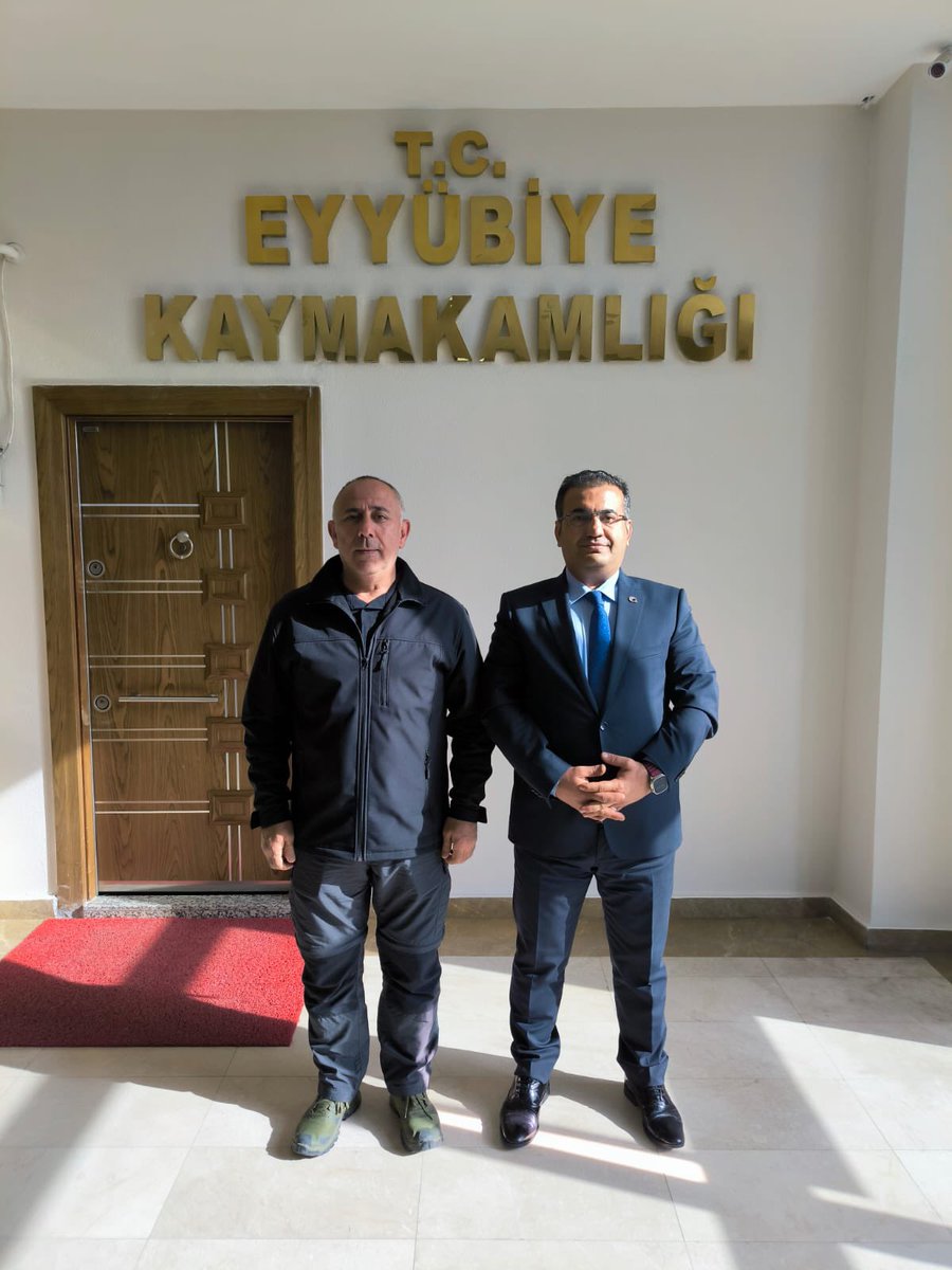 'Arnavutköy Kaymakamı Mahmut Hersanlıoğlu, Sayın Kaymakamımız Mustafa Hamit Kıyıcı'yı makamında ziyaret etmiştir.' @hamit_kyc @Arnavutkoy_K
