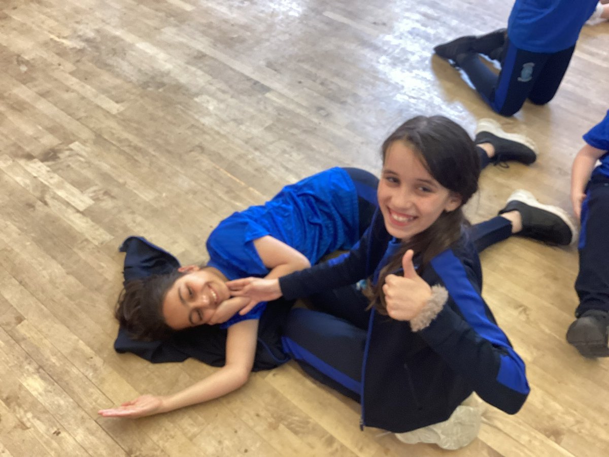 On Monday, @ResusRangers provided a first aid workshop to year 5. We learnt CPR, how to put somebody into the recovery position, how to put bandages on and how to deal with an emergency situation🚨🩹