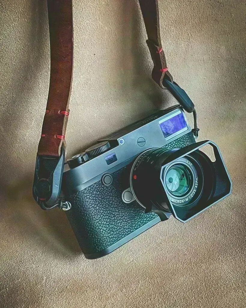 We have limited availability of our QR Anchor Neck Strap with Peak Design Anchors! Get in there now while stock exists! #photography #camerastrap #leicaM #fujifilm buff.ly/43TkZIT
