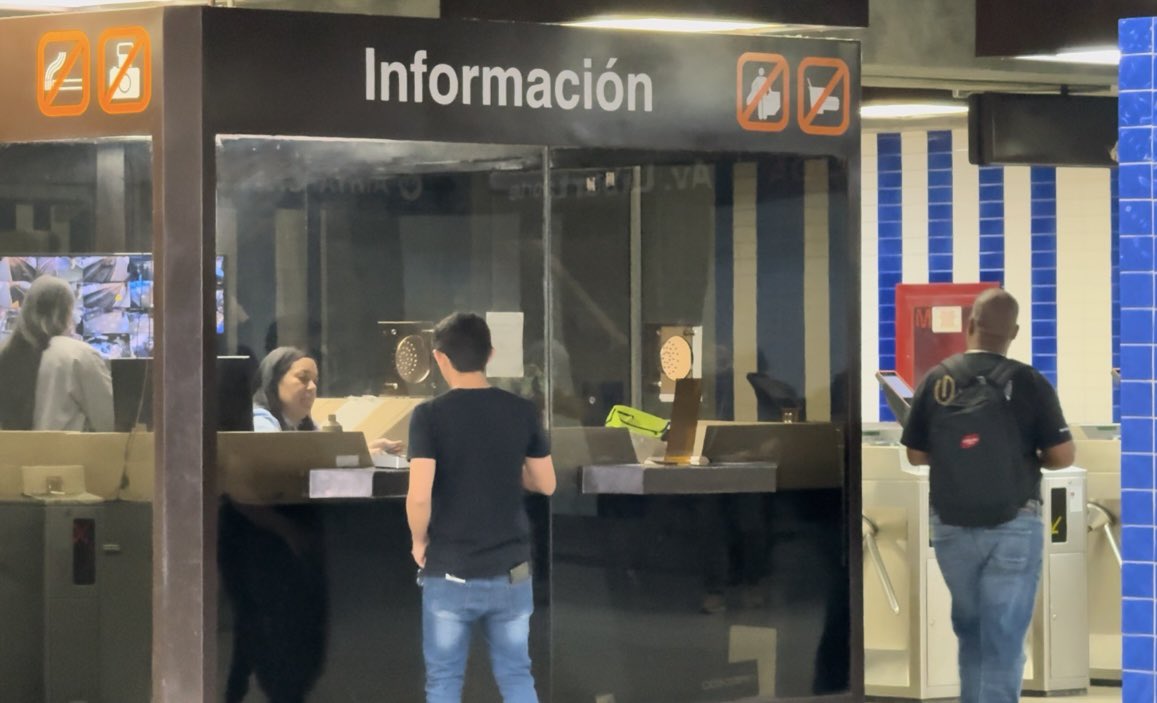 En tiempo récord, nuestra fuerza laboral del @metro_caracas culmina con éxito los trabajos de mantenimiento en la estación Colegio de Ingenieros, de la línea 1. Como resultado del esfuerzo ininterrumpido de nuestros trabajadores, se normaliza el paso de trenes por ambas vías