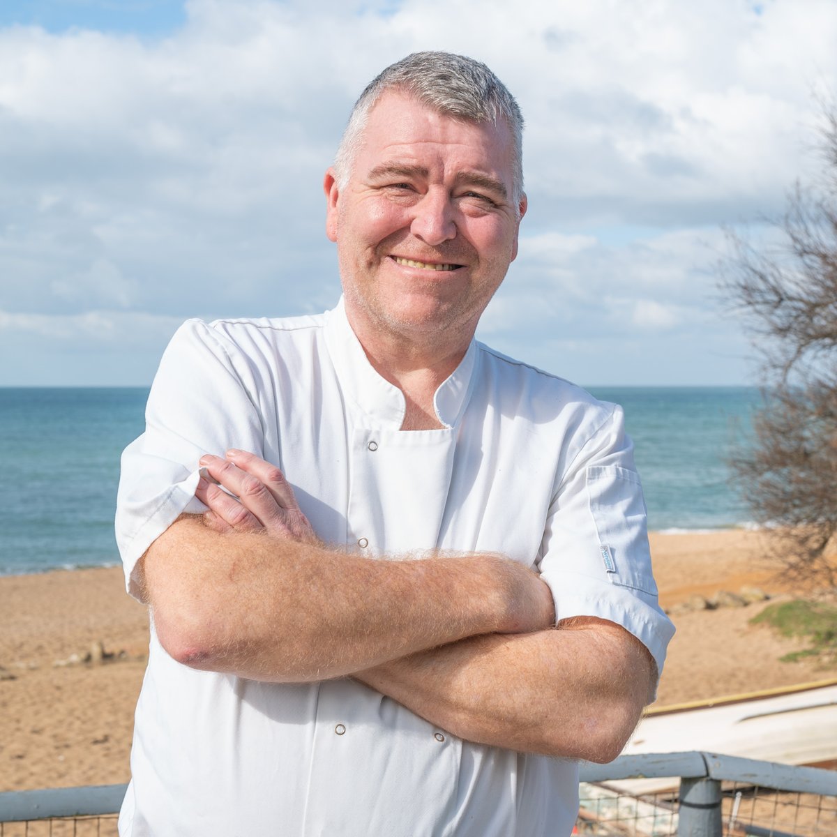 👋 Just in time for the sun to start showing itself... We're back on X! Make sure you follow us to keep up-to-date with all things Hive-related as we look forward to a busy season.

Are you paying us a visit in Burton Bradstock this summer? 🤩