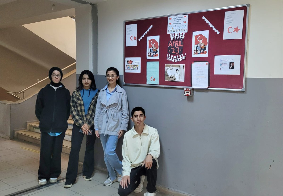 Okulumuzun Yabancı Dil Öğretmeni Öykü Beyza Uzun  öğrencilerimiz ile birlikte “23 Nisan Ulusal Egemenlik ve Çocuk Bayramı “ temalı  pano hazırladılar .