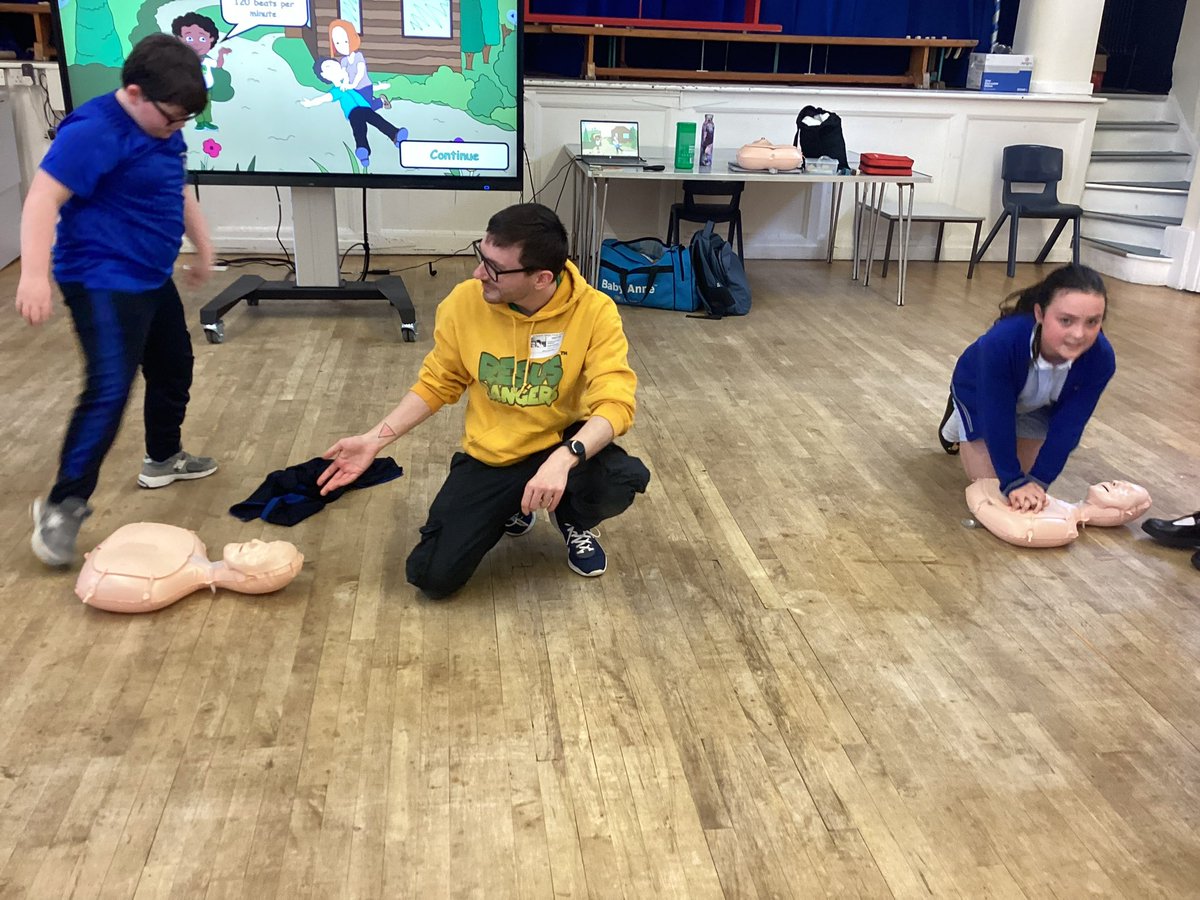 On Monday, @ResusRangers provided a first aid workshop to year 5. We learnt CPR, how to put somebody into the recovery position, how to put bandages on and how to deal with an emergency situation🚨🩹