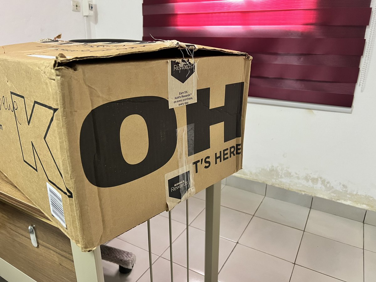 Les achats d’un de nos clients sur Kohls.com ont été livré ce matin ! 
Et dans les délais !😁😁😁
i-Store mets le monde à votre portée.