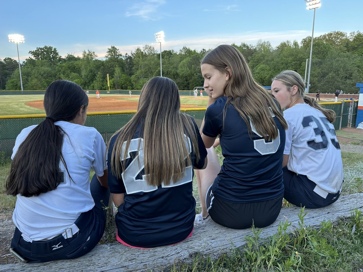 Some of the ladies showing up to support Coach Joe (1-2) at Marvin baseball’s youth night! Maddie Diaz, Callie Hill, Riley Walker, and Kaylee Kurk. They also watched Marvin softball beat conference foe Sun Valley, 15-4. @Addisonstudney1 with a grand slam!