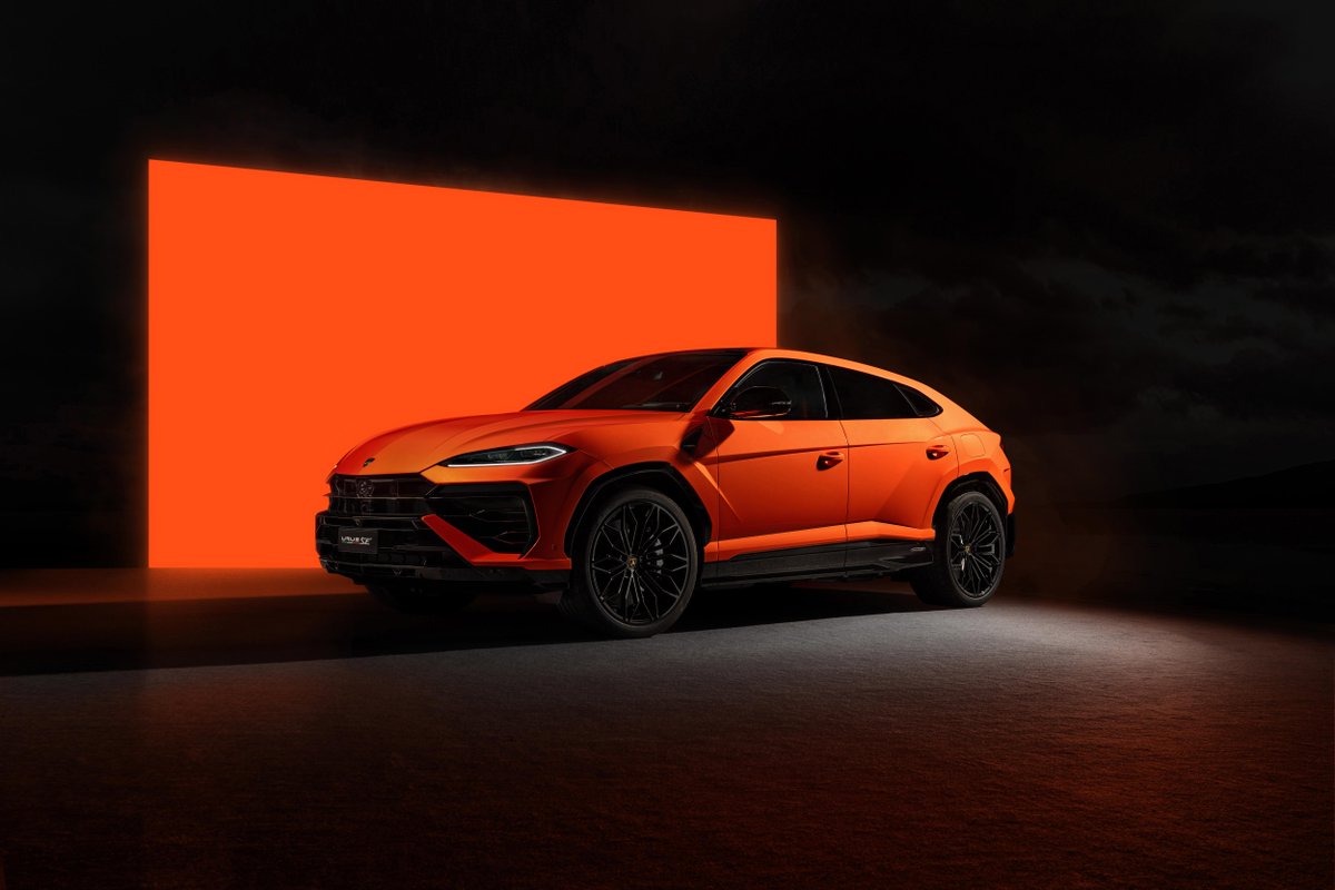 The new Lamborghini Urus SE.

The first plug-in hybrid Super SUV. New design, 800 CV of pure power, over 60 km range in electric mode.

#Lamborghini #UrusSE #DareToLiveMore
__
The fuel consumption and emissions data are in the type of approval stage.