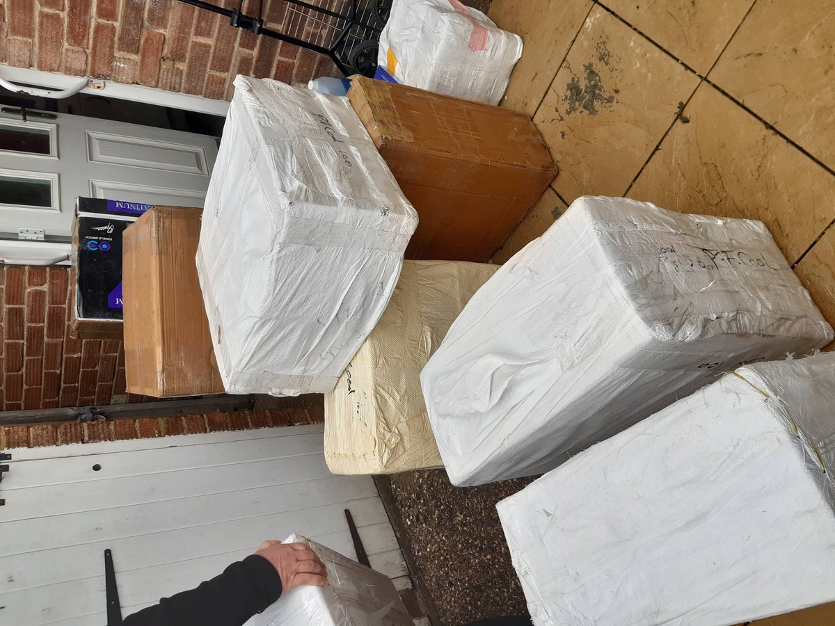 Joint working with Trading standards, tobacco warrant executed on Glasgow Street, Hull. 200,000 illicit cigarettes seized. #TradingStandards #hullcentral #team3