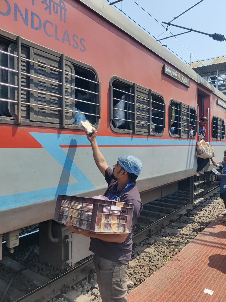 Packaged Drinking water, hygienic meals and snacks are available at affordable price near the Unreserved coaches at different stations of SER for convenience of passengers #ser #indianrailways