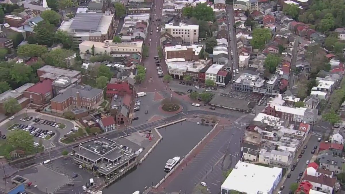 ANNAPOLIS SWAMPED! Images of the high water that’s swamping the flood-prone areas of downtown Annapolis Wednesday morning. tinyurl.com/2736z5an