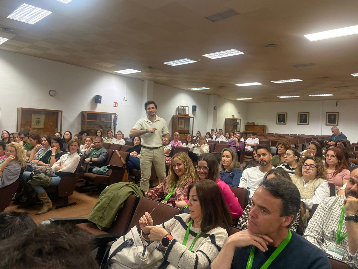 samiuc_uci's tweet photo. La I Jornada para Acceso y Mantenimiento Vascular Ecoguiado en #UCI organizada por nuestro GT de Cuidados de #Enfermería fue un éxito. 
Han participado más de 180 profesionales de la Enfermería de Cuidados Críticos de varios centros andaluces. ¡Gracias!👏
https://t.co/LOypSGfl0e https://t.co/7TwZHuYXLp