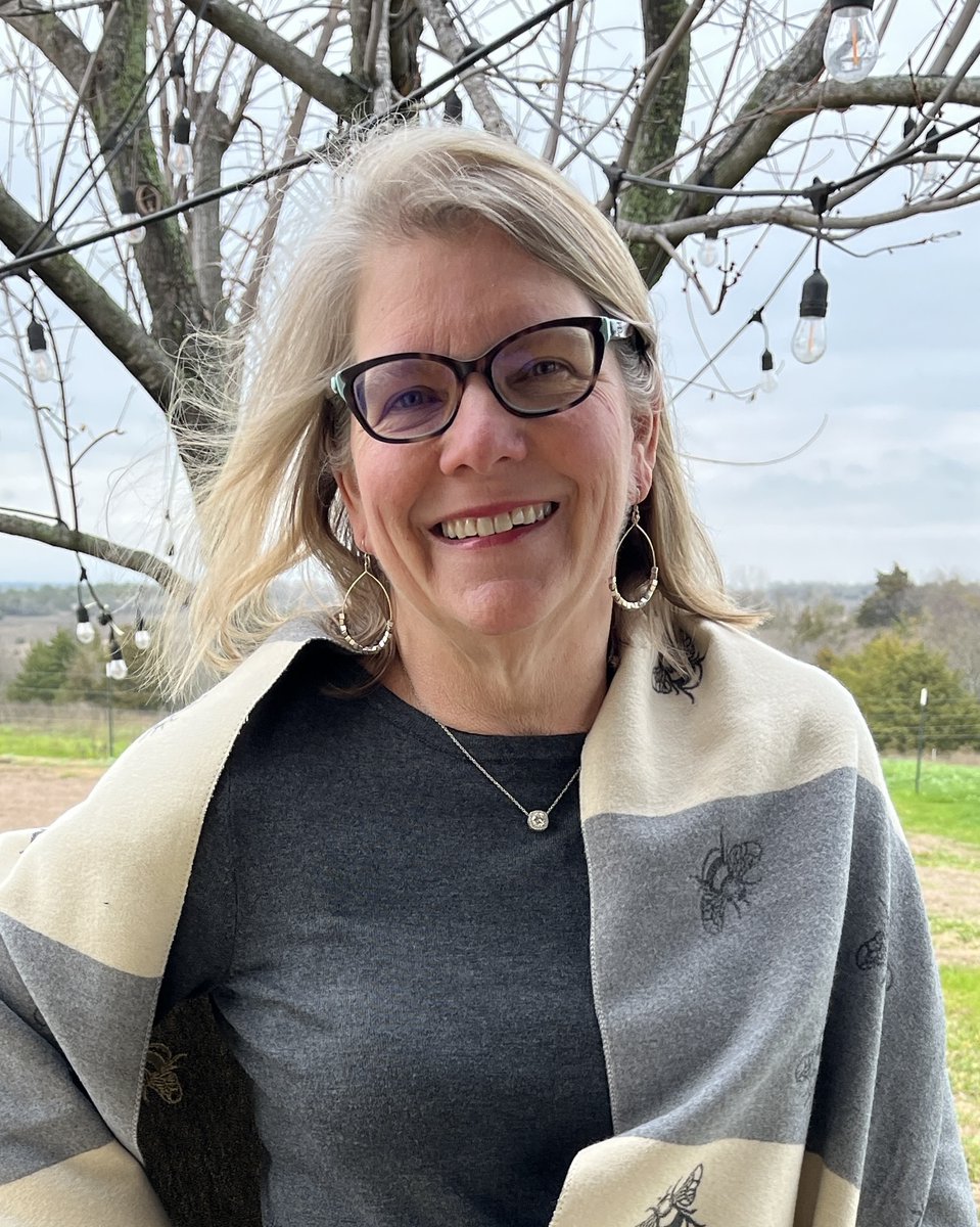 LIBRARIESinRISD's tweet photo. Good Morning! I'm Vanessa Hartigan-- certified school librarian at Dartmouth Elementary! This is my 18th year in education, 9th year as LITE and, 5th at DME. stay tuned to my #librarytakeover to see what my day is like at an elementary campus! #RISDWeAreOne https://t.co/eI03RA8YI1